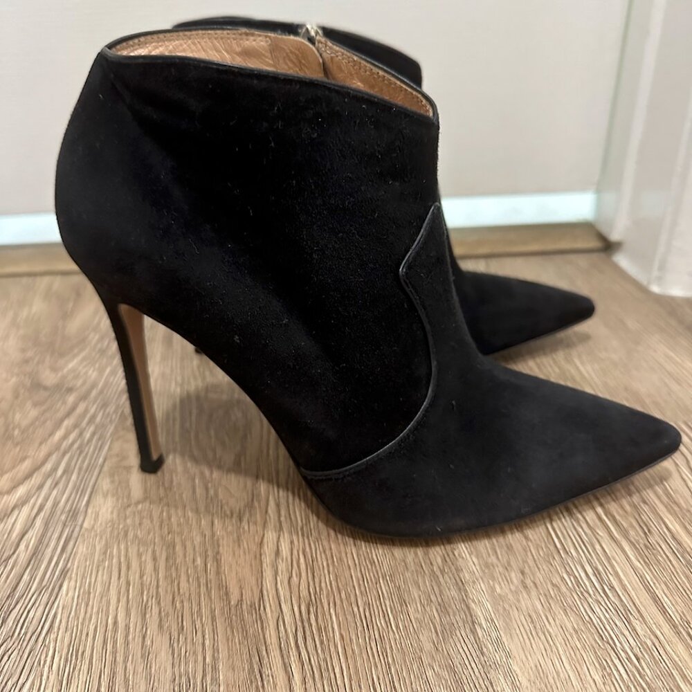 Gianvito Rossi Black Heel Booties with Pointed Toe Size 39.5